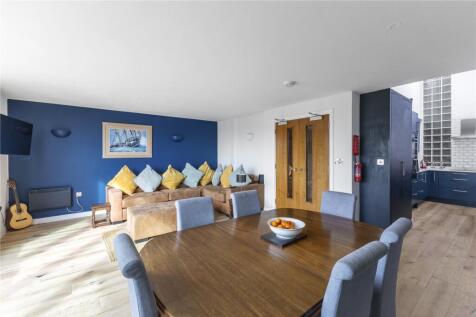 Living/Dining Area