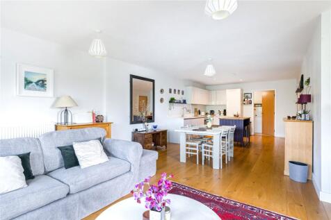 Sitting/Dining Area