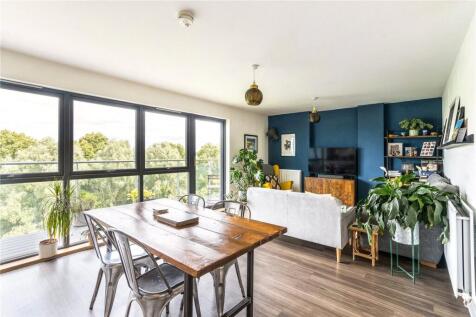 Dining/Sitting Area