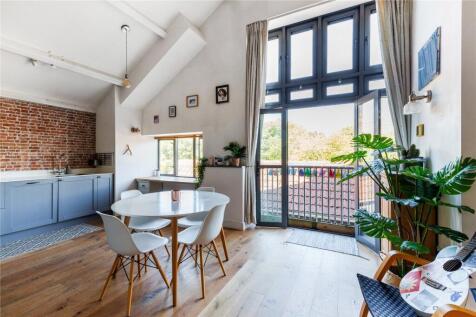 Kitchen/Dining Area