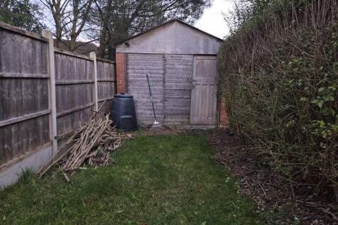 GARDEN WITH WORK SHOP