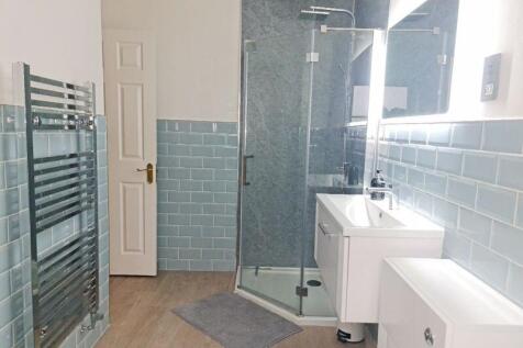 Reverse view family bathroom 