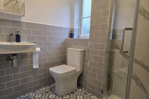 Bedroom two en-suite 