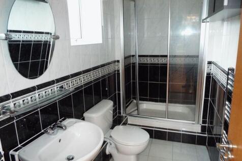 En-suite shower room to main bedroom 
