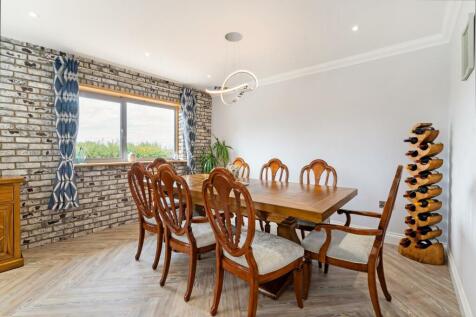 A DINING AREA  (19).