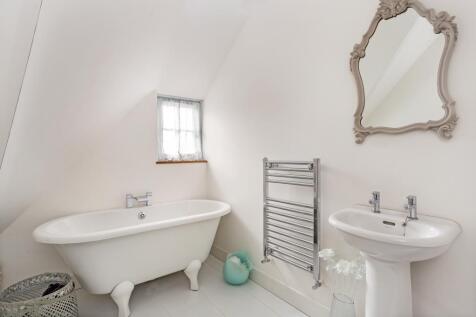 A BEDROOM 3 EN SUITE