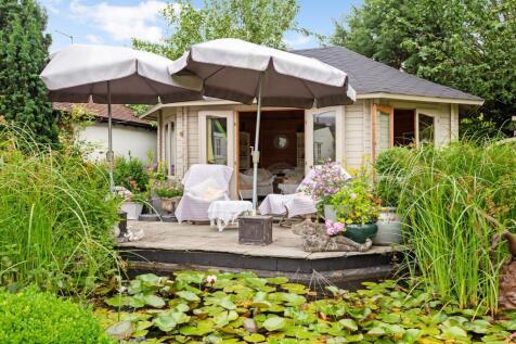 A SUMMERHOUSE.jpg