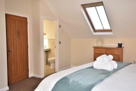 paint bed 1 corner and en-suite.jpg