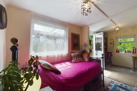 CAM01381G0-PR0133-STILL009.jpg