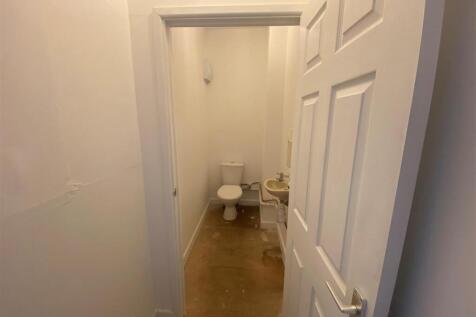 Bathroom 1.jpg