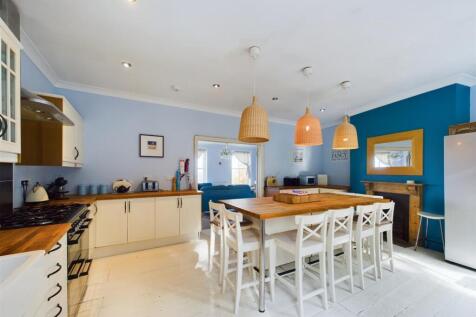 Kitchen2.jpg