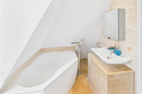 Bedroom Two en-suite (1)