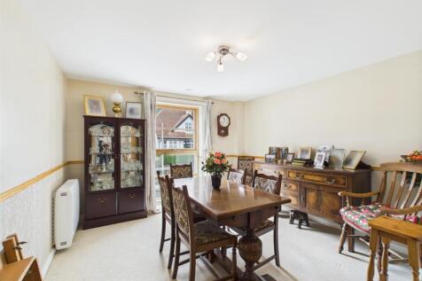 Bedroom 2/ Dining Room