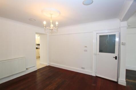 Lounge/Dining