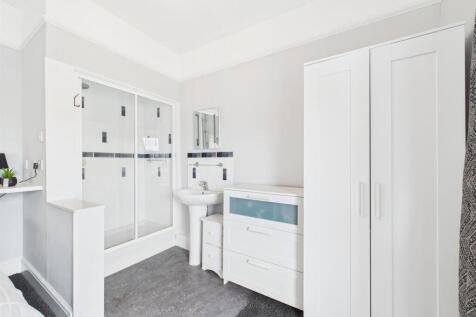 Bedroom Three En-suite