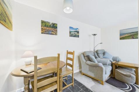 Enginefield living room