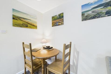 Enginefield dining area