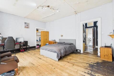 Bedroom One (Flat 1)