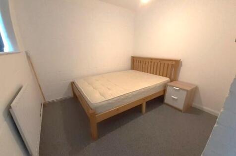 11 arth - bedroom.jpg