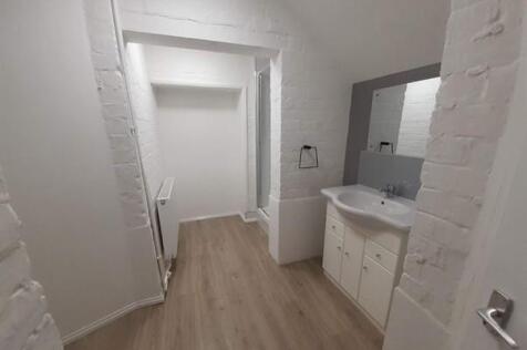 11 arth - bath.jpg