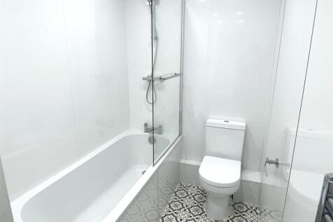 Bathroom 2.JPG
