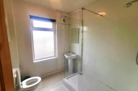 258 Western Bathroom.jpg