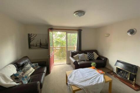 3 Moor End Lounge.jpg