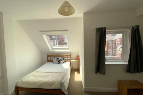 3 Moor End Bedroom.jpg