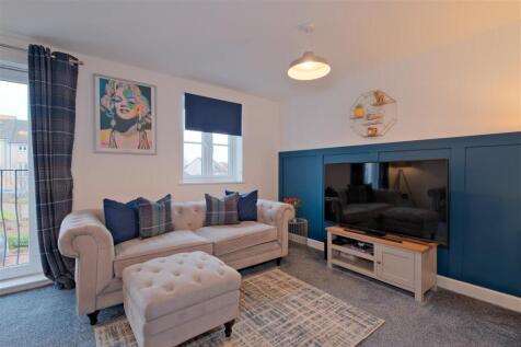 Living Room / Dining