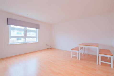 Living Room / Dining