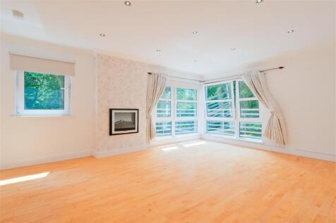 Living Room / Dining