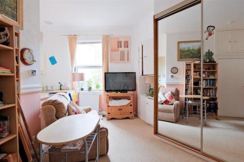 Living Room /