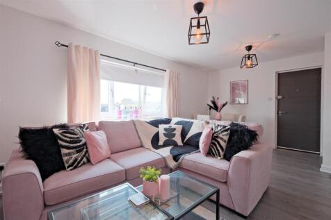 Living Room / Dining
