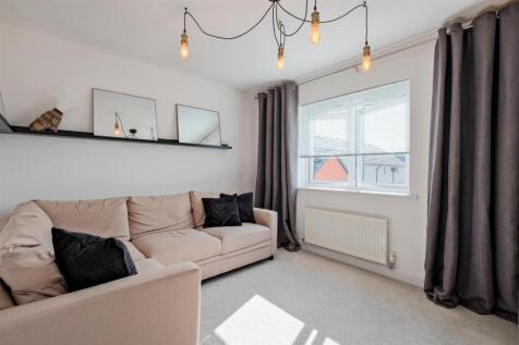 Bedroom 3/TV Room