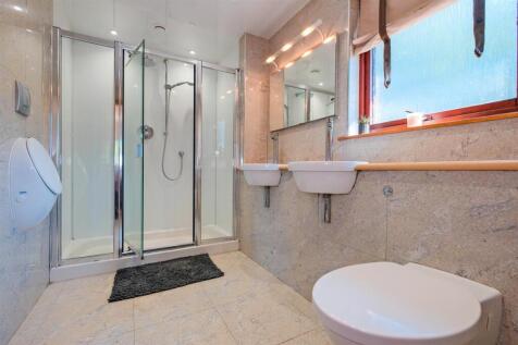 Main Ensuite