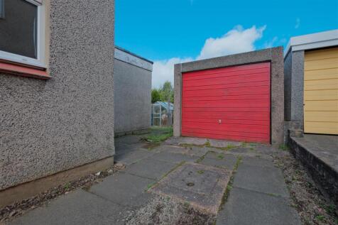 Detached garage
