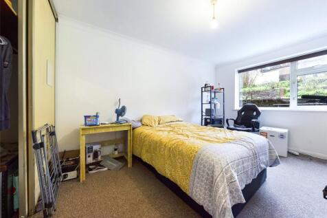 Bedroom-Room-To-Rent