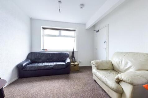 Lounge-Room-To-Rent