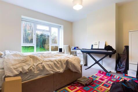 Bedroom-Room-To-Rent