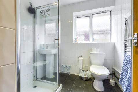 Bathroom-House-To-Re