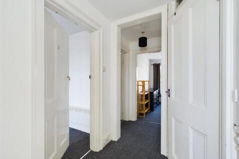 Hallway-House-To_ren