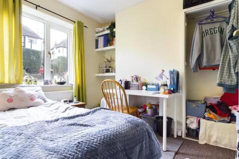 Bedroom-House-To-Ren