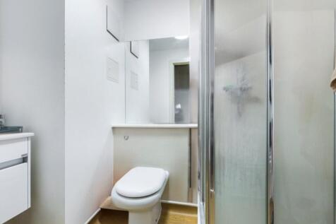 Bathroom-Room-To-Ren