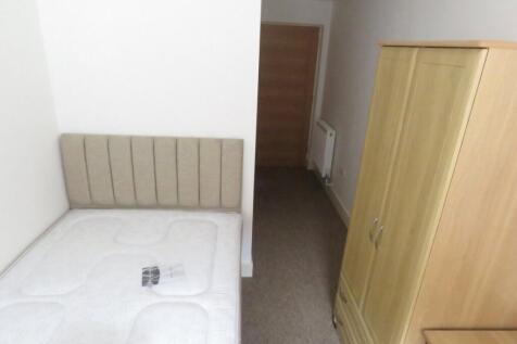 Bedroom-Room-To-Rent