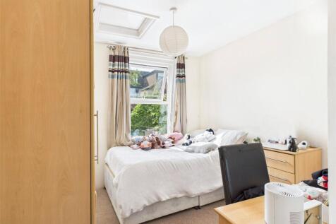 Bedroom-Room-To Rent