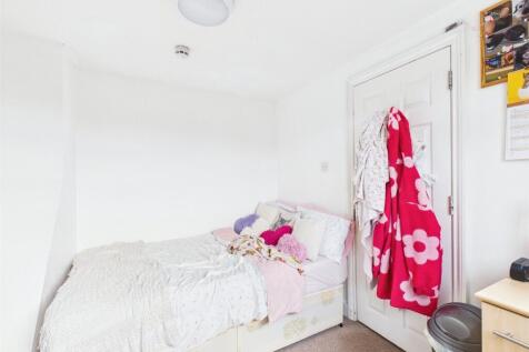 Bedroom-Room-To Rent