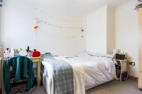 Bedroom-House-To-Ren