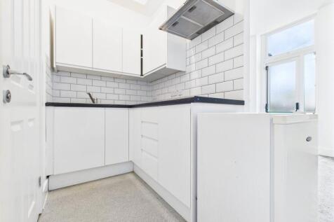 Studio Room: Kitchen