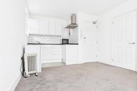 Studio Room: Kitchen
