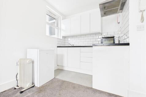 Studio Room: Kitchen